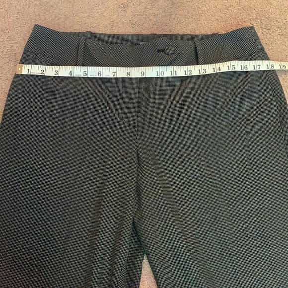 Black and White Checkered Pattern Capri Pants - Picture 3 of 9